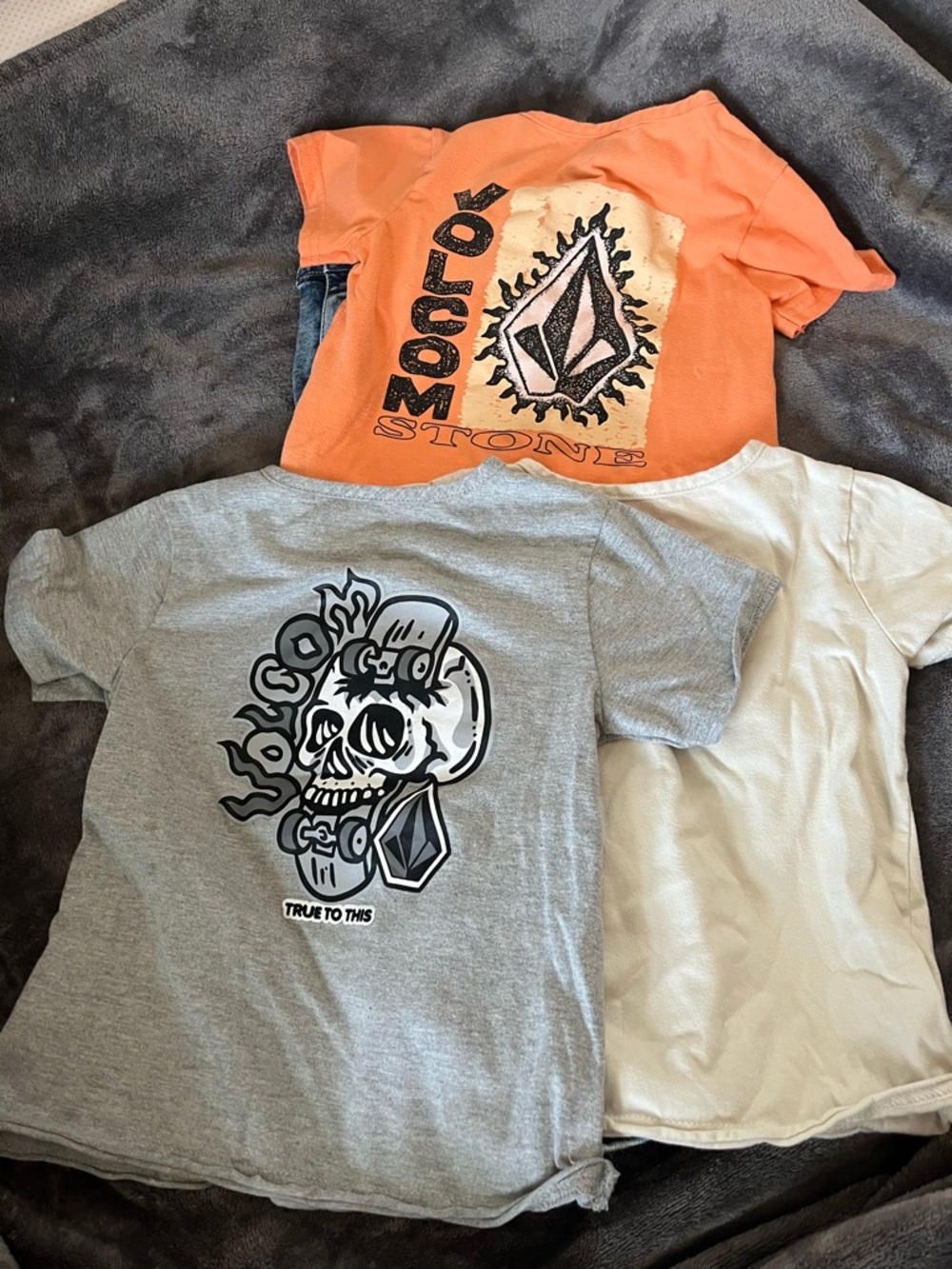 Volcom boys bundle - Picture 2 of 2